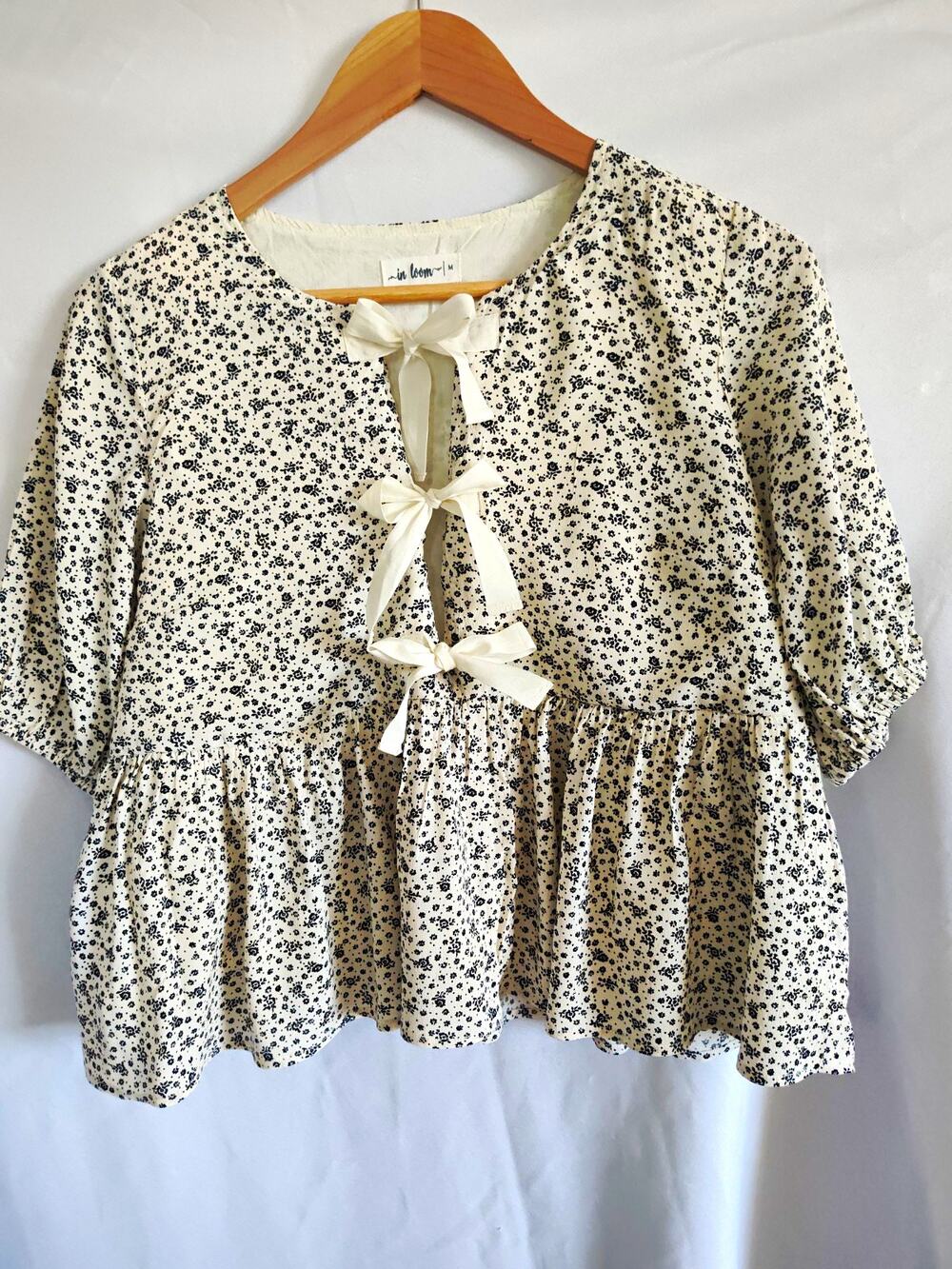 In Loom M Ivory Black Floral Short Puff Sleeve Woven Peplum Bow Tie Blouse